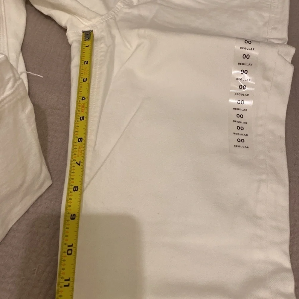American Eagle white Mom jeans . Size 00 New